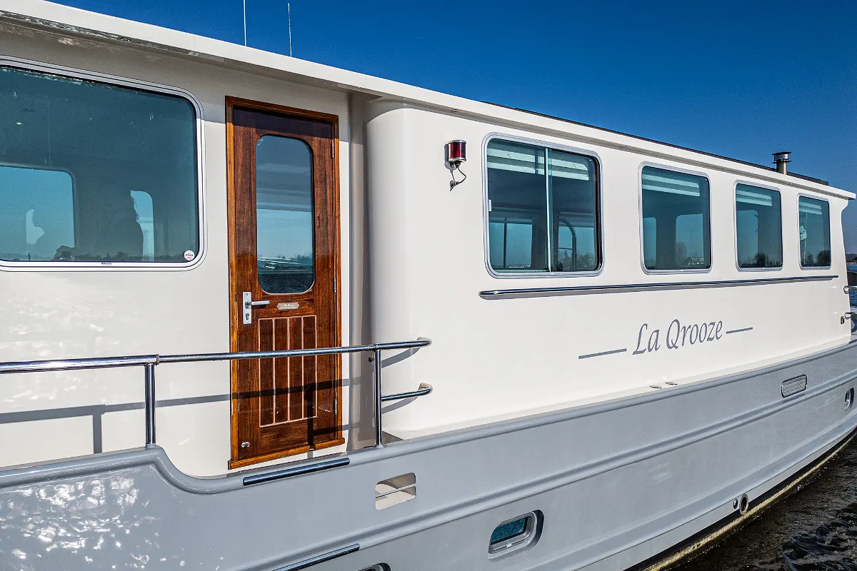 Live Aboard 1800 27