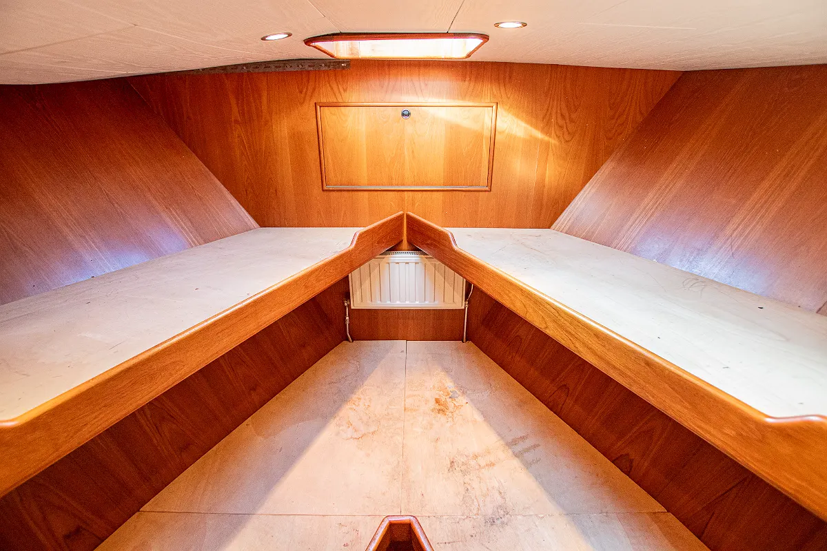 Live Aboard 1800 47