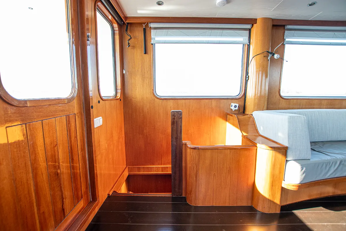 Live Aboard 1800 82