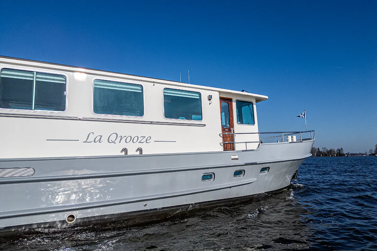 Live Aboard 1800 32