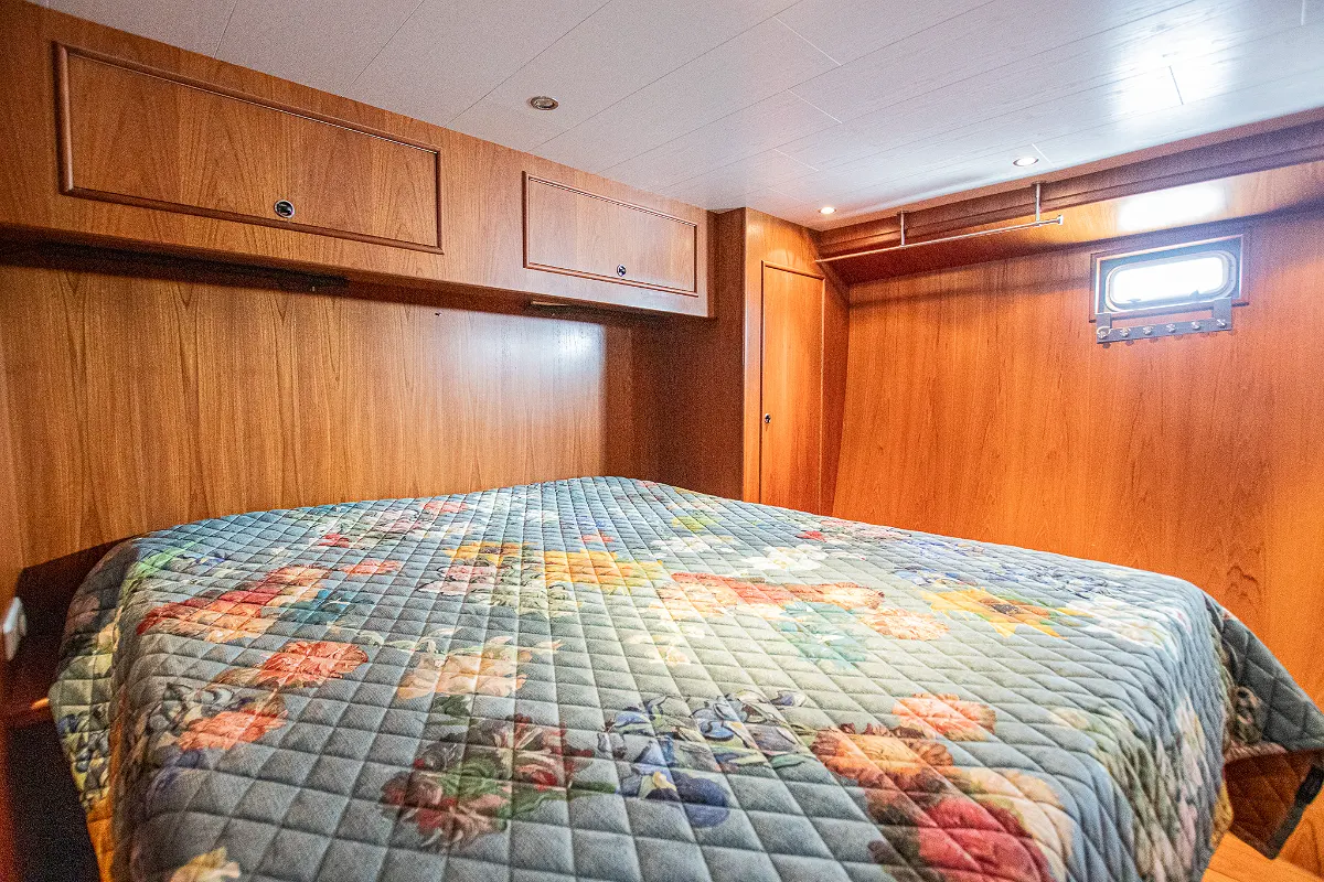 Live Aboard 1800 58