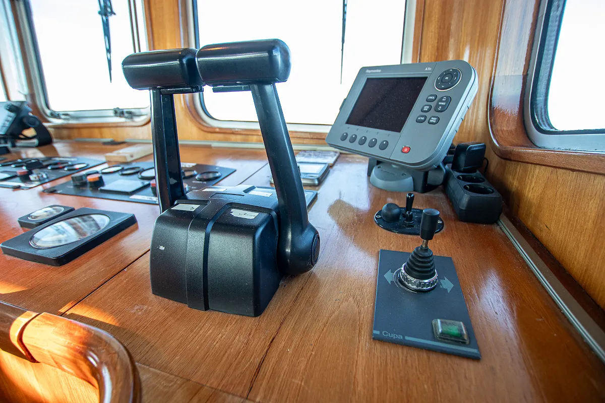 Live Aboard 1800 37