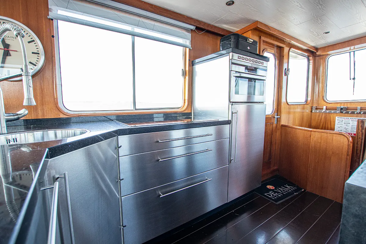 Live Aboard 1800 75