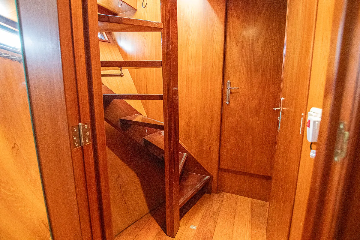 Live Aboard 1800 56