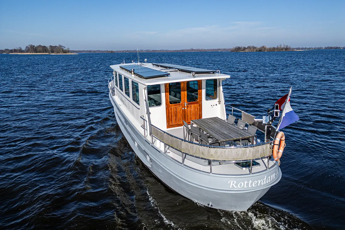 Live Aboard 1800 12