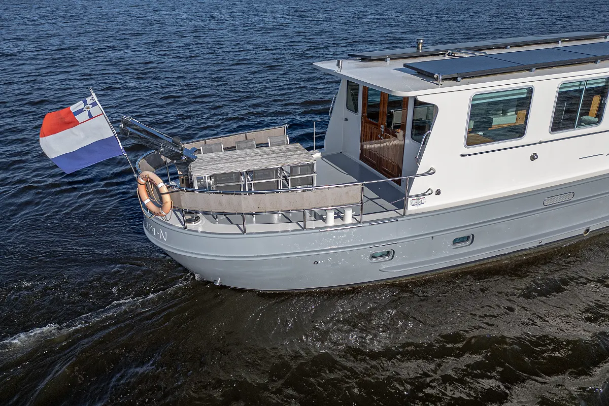 Live Aboard 1800 30
