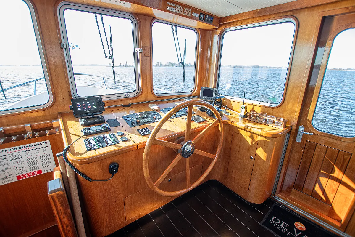 Live Aboard 1800 9