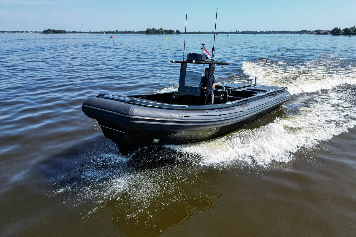 Blue Spirit 1050 RIB Tender 33