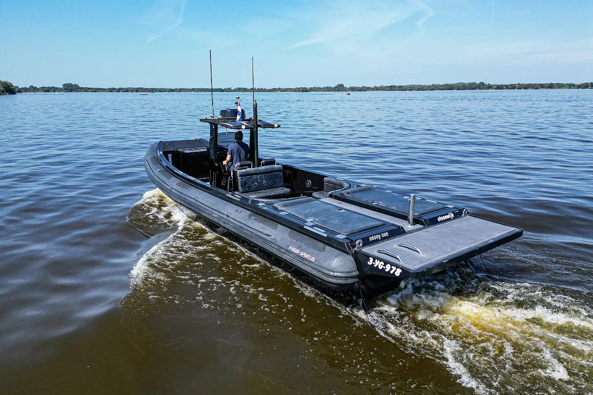 Blue Spirit 1050 RIB Tender 31