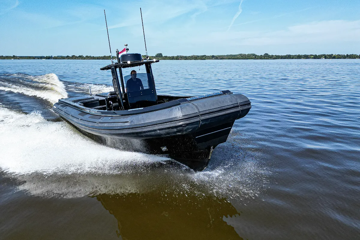 Blue Spirit 1050 RIB Tender 37
