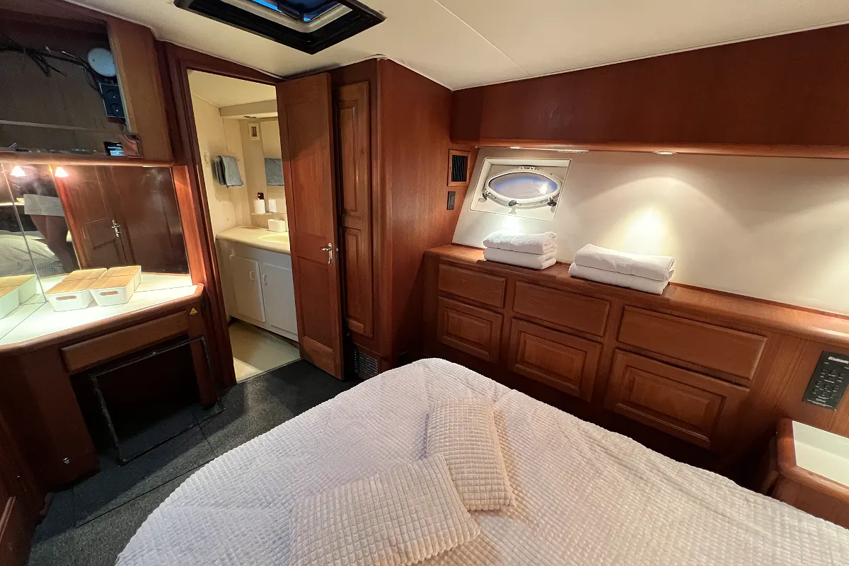 Viking Yachts 50 Convertible 20