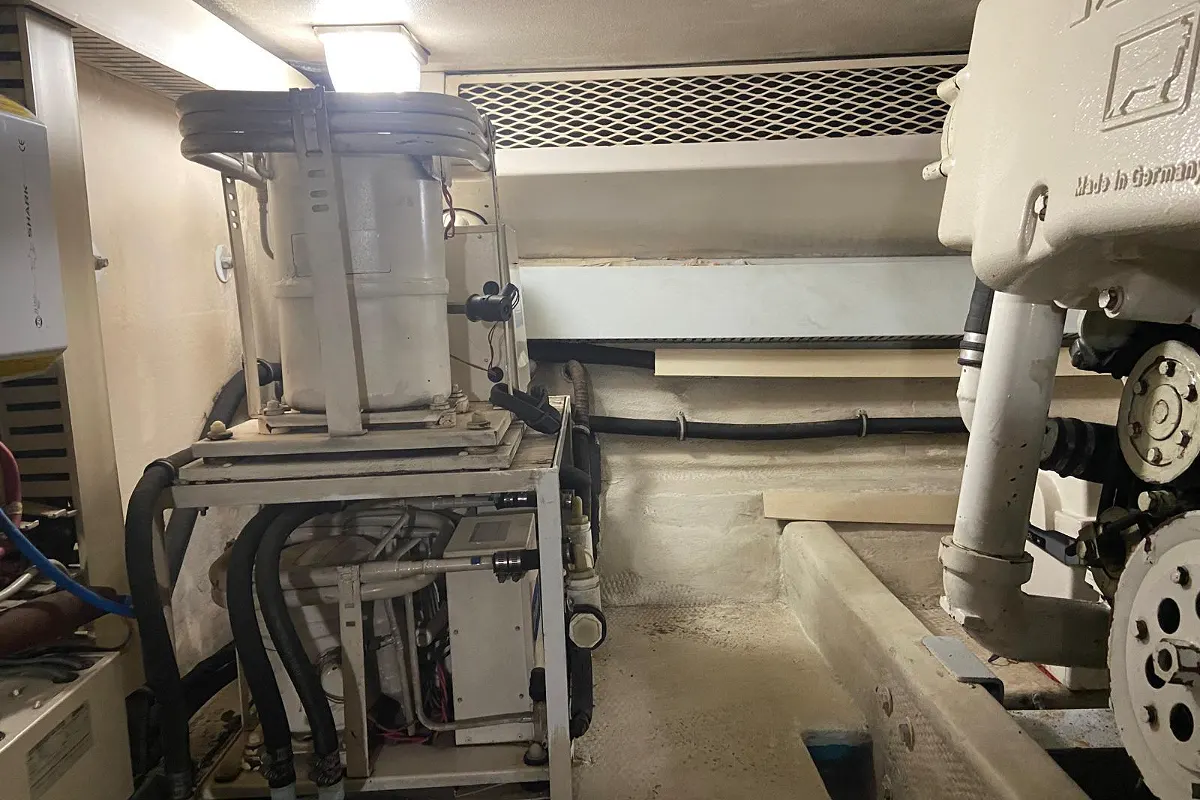 Viking Yachts 50 Convertible 37