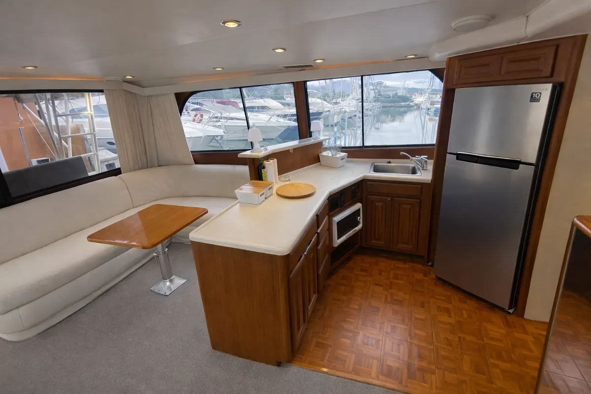 Viking Yachts 50 Convertible 16