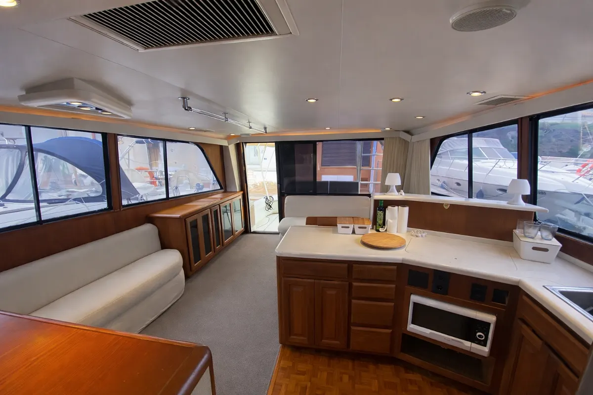 Viking Yachts 50 Convertible 18