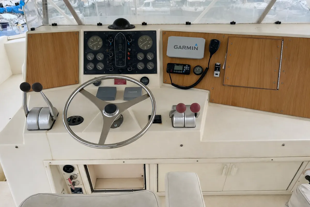 Viking Yachts 50 Convertible 4
