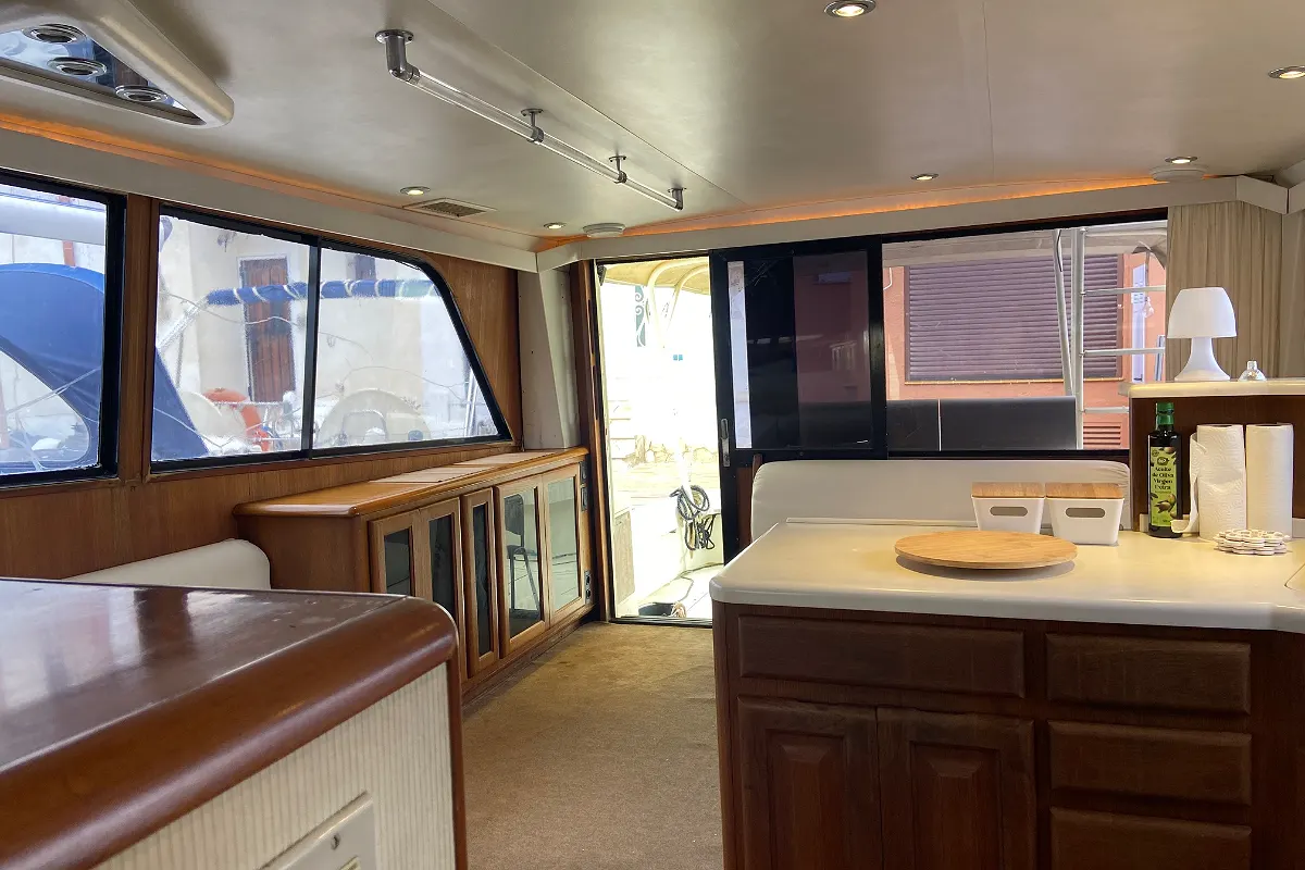 Viking Yachts 50 Convertible 14