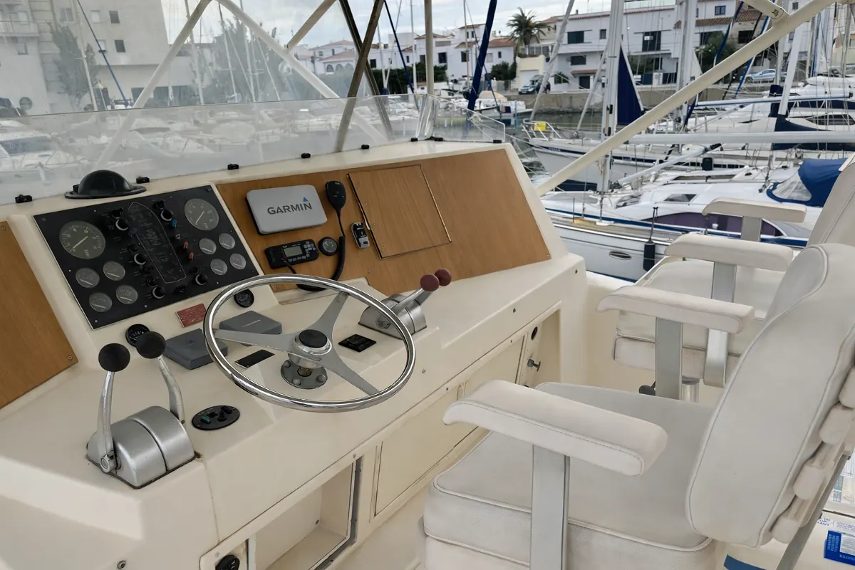 Viking Yachts 50 Convertible 13