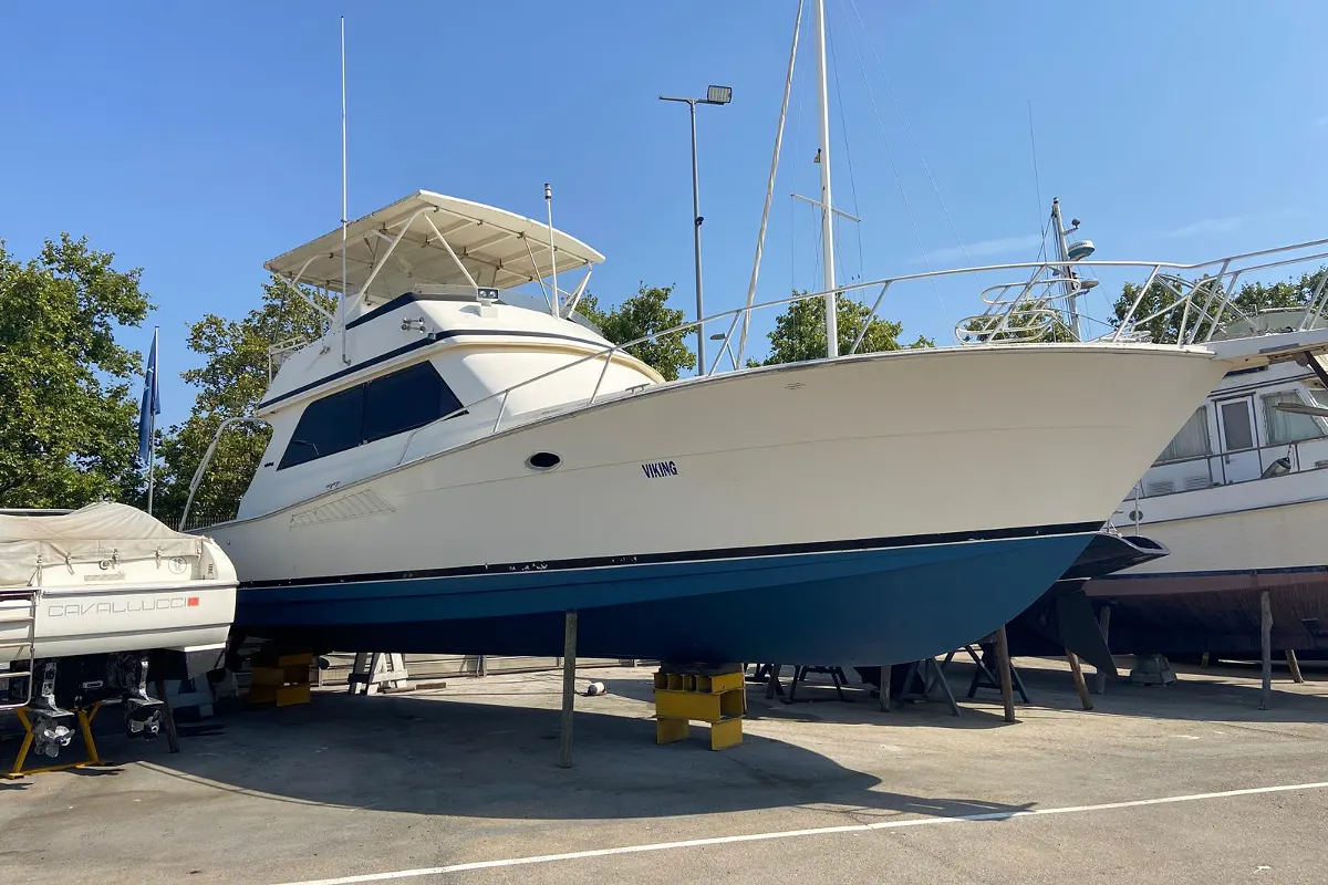 Viking Yachts 50 Convertible 8
