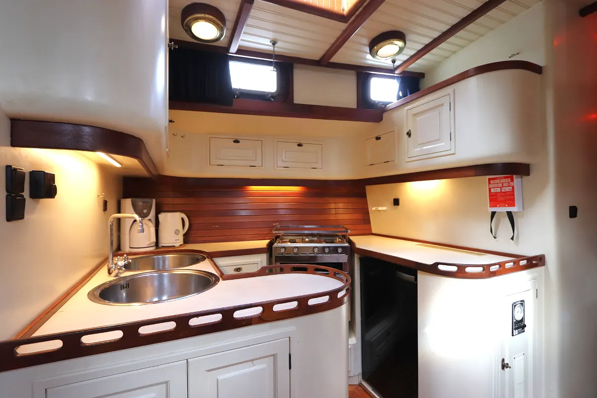 Lunstroo Schooner 75