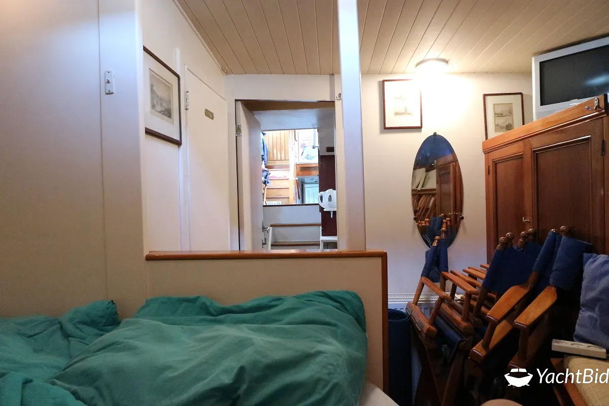 Feadship Canoe Stern ''Haddock'' 64