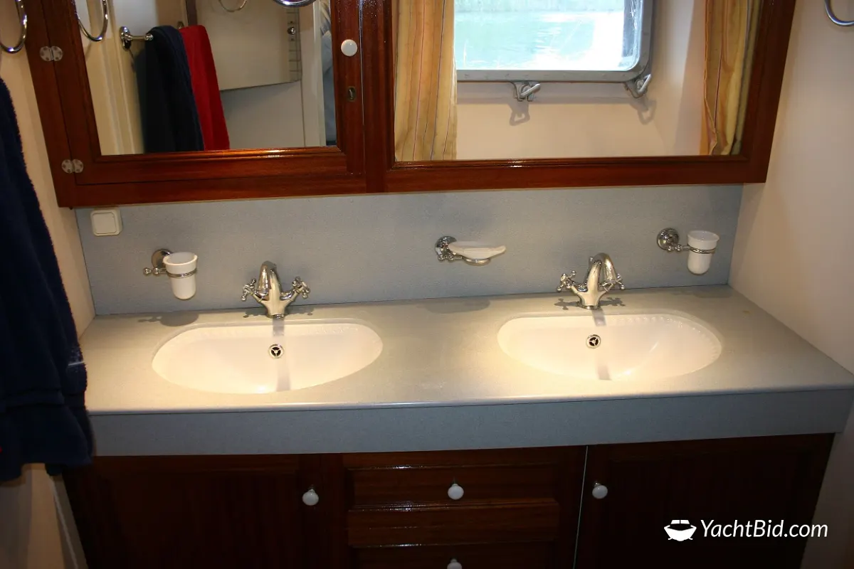 Feadship Canoe Stern ''Haddock'' 71