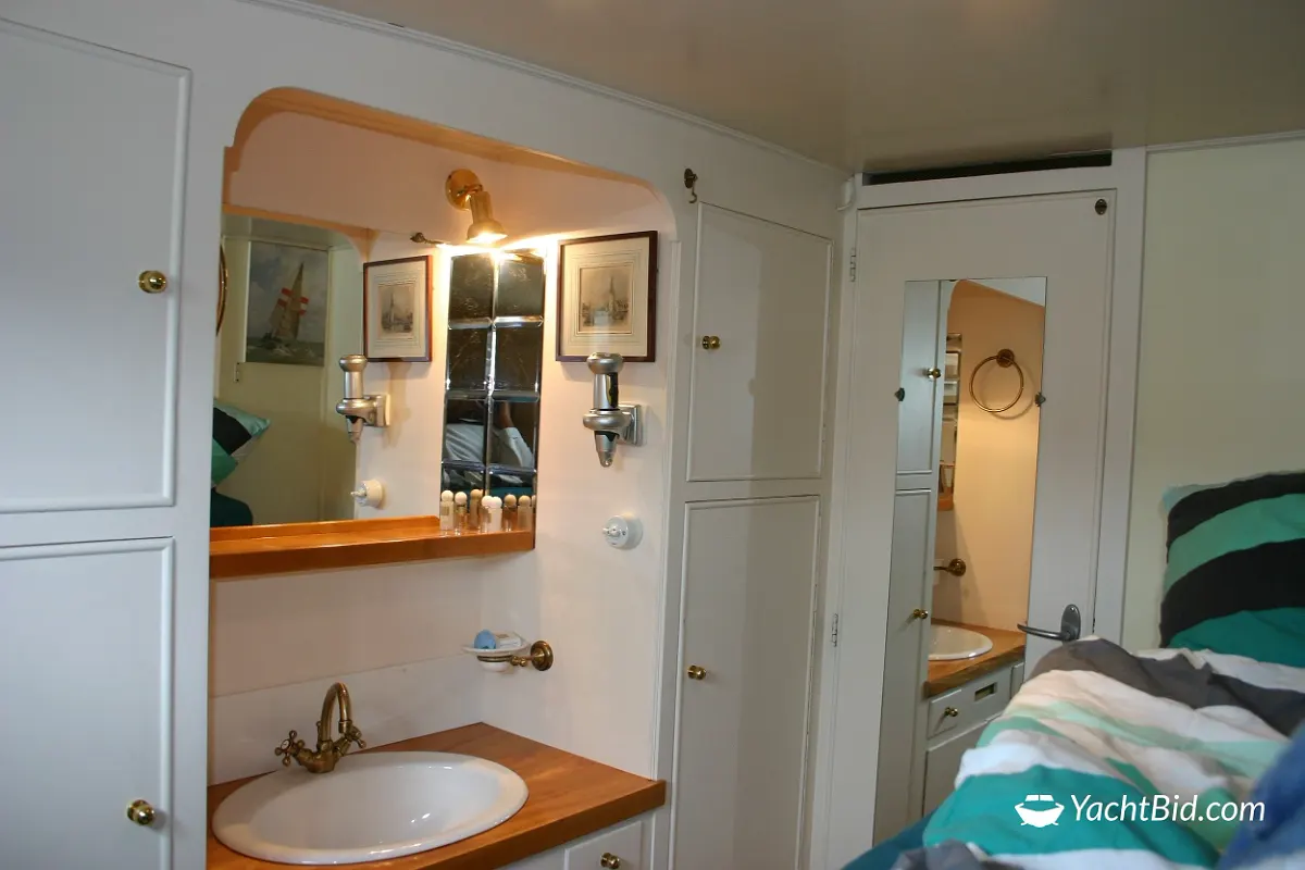 Feadship Canoe Stern ''Haddock'' 73