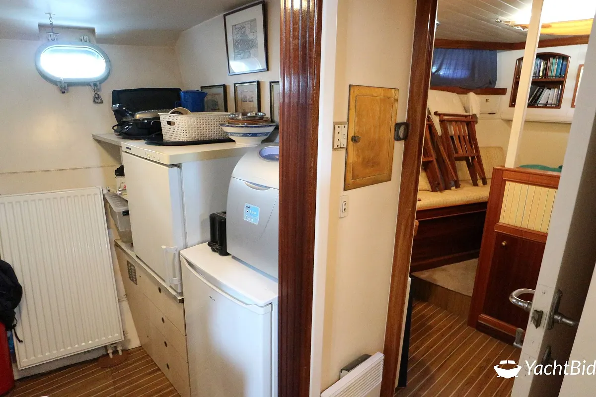 Feadship Canoe Stern ''Haddock'' 75