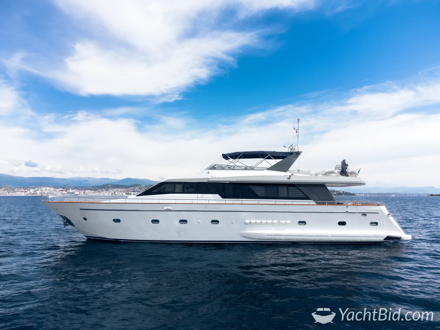 Falcon 82 motorjacht – foto 14 – kavel bij YachtBid, IGY Vieux-Port de Cannes