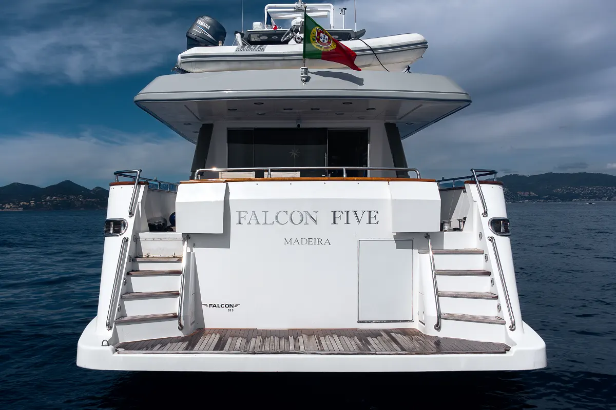 Falcon 82 4