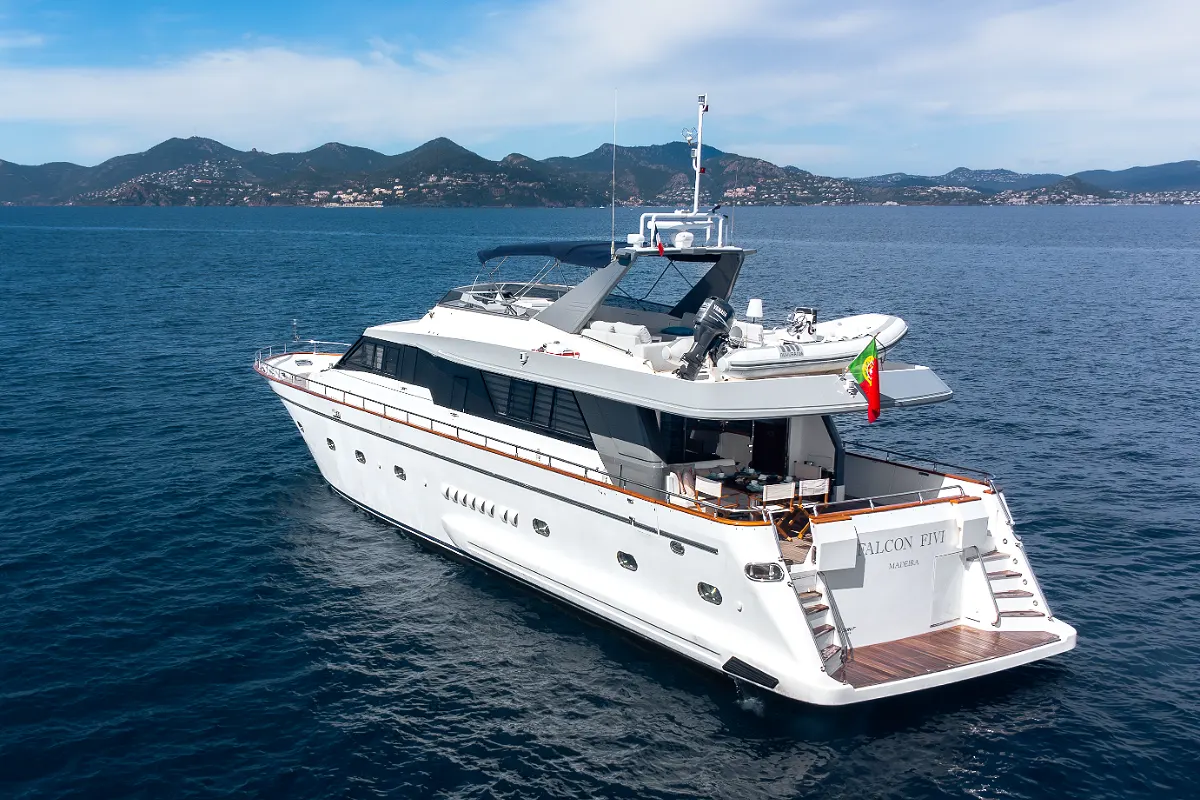 Falcon 82 8