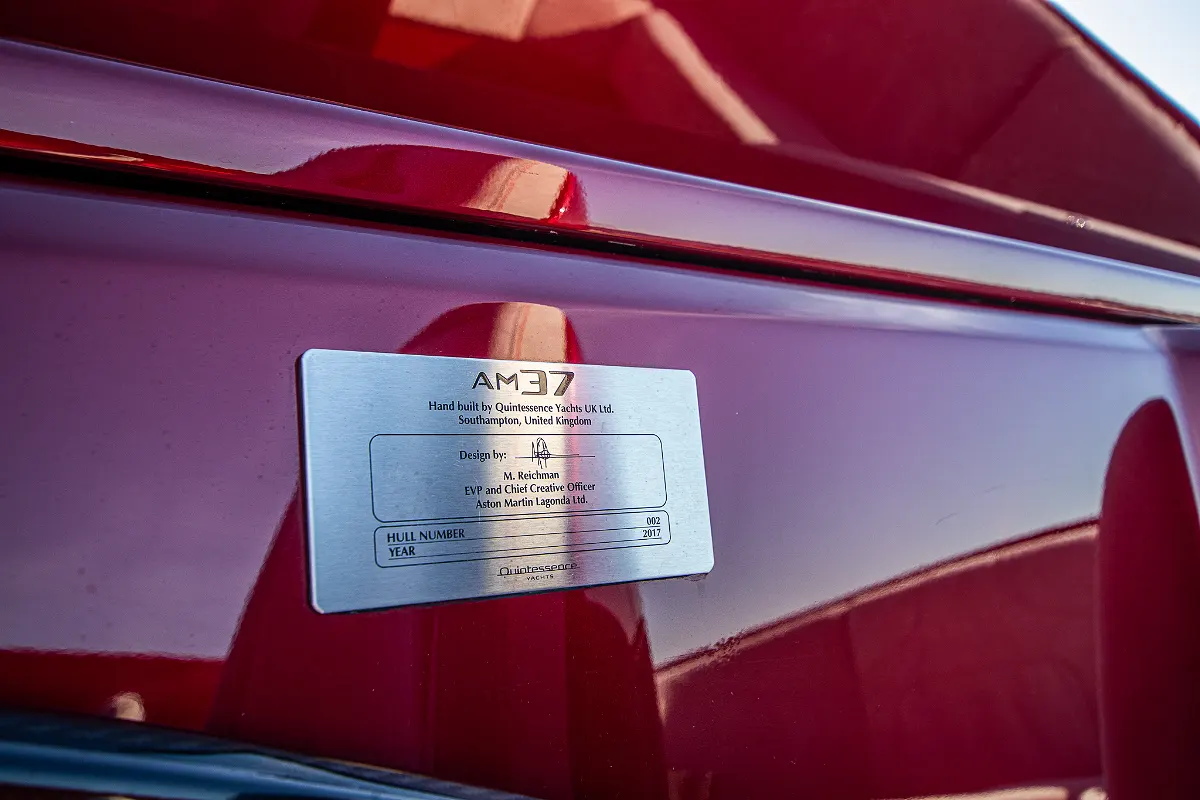 Aston Martin AM37 71