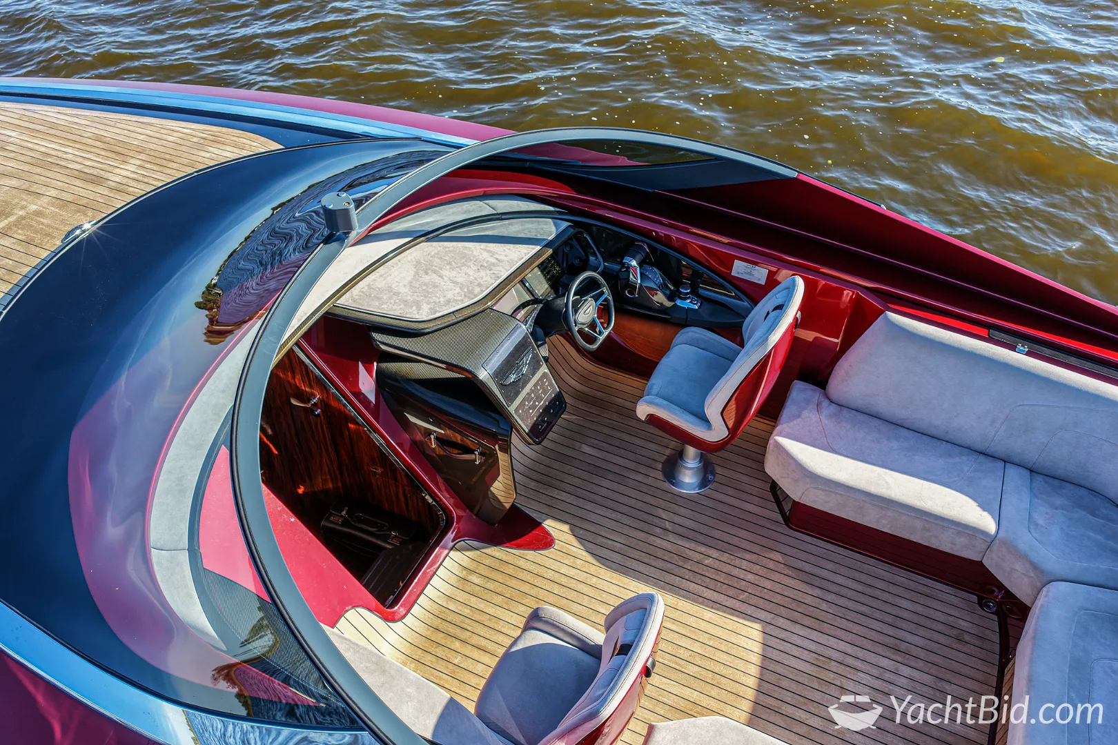 Aston Martin AM37 motorjacht – foto 10 – kavel bij YachtBid, Loosdrecht