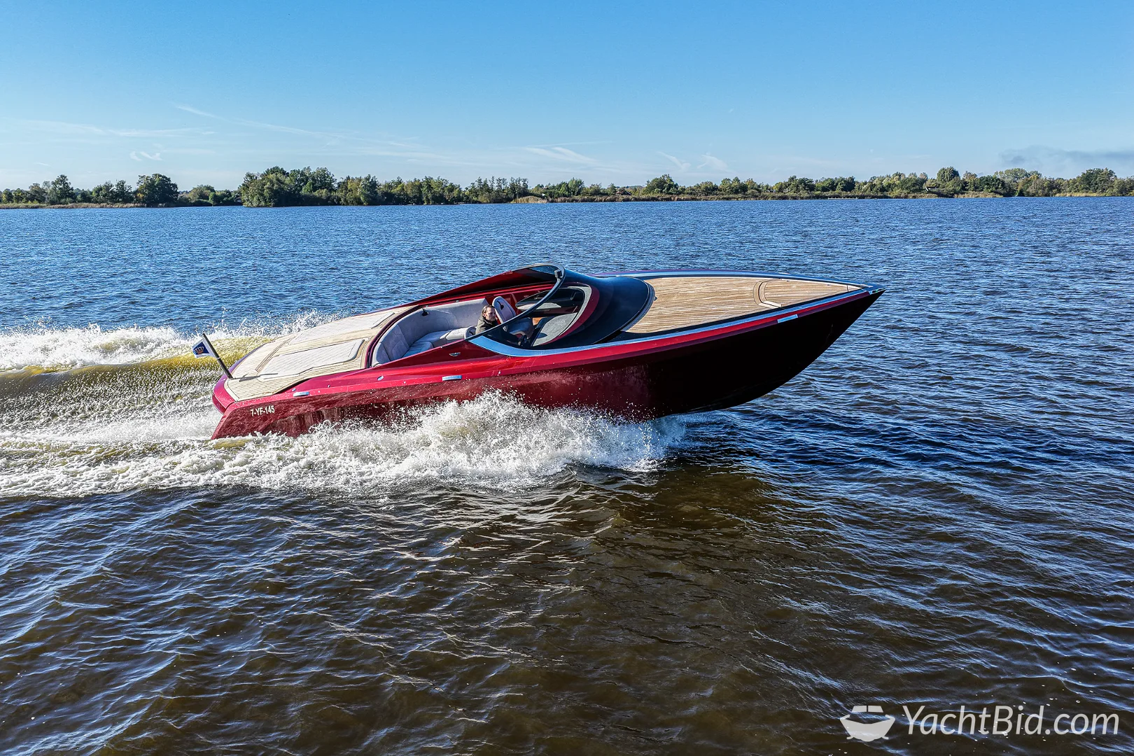 Aston Martin AM37 motorjacht – foto 3 – kavel bij YachtBid, Loosdrecht