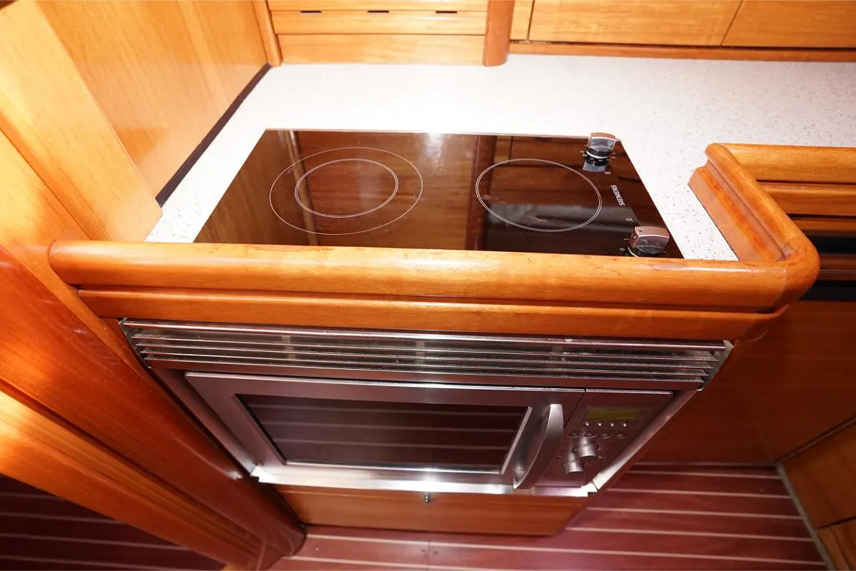 Bavaria 42 HT 28