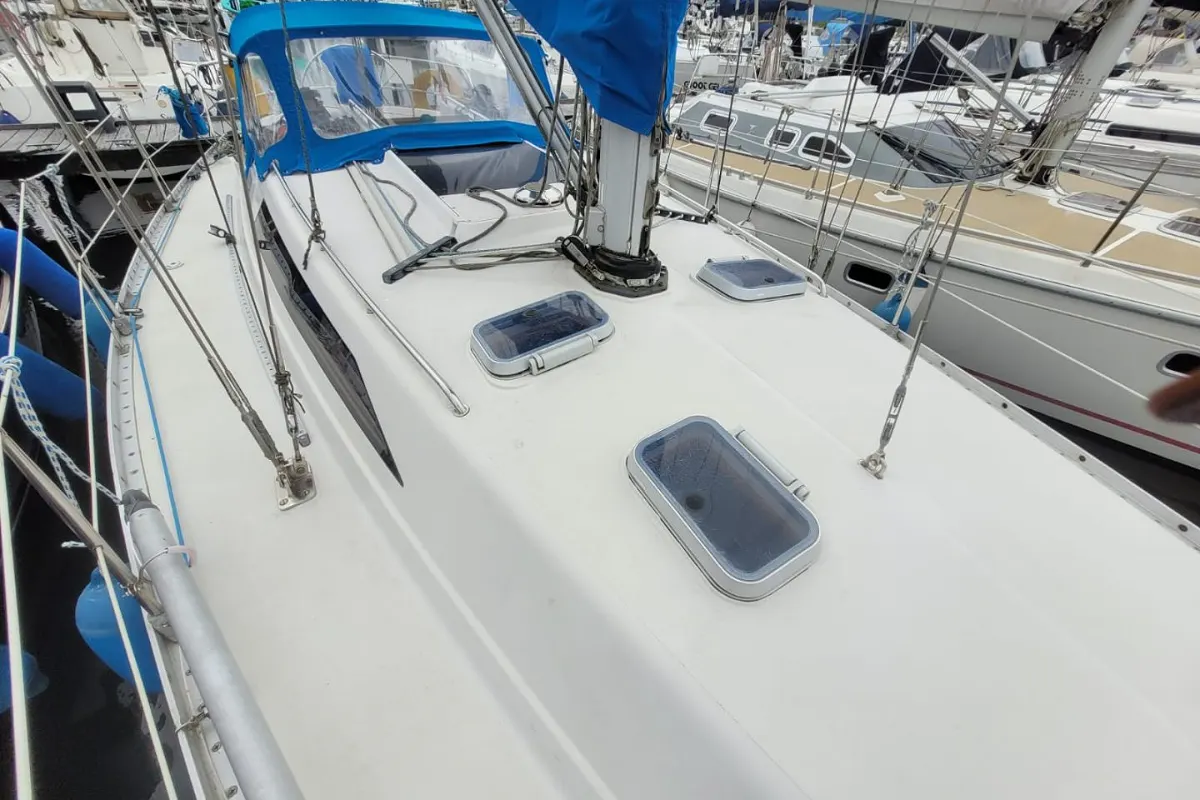CS Yachts 36 Merlin 8