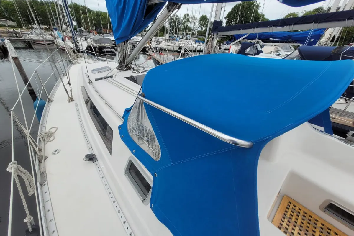 CS Yachts 36 Merlin 14