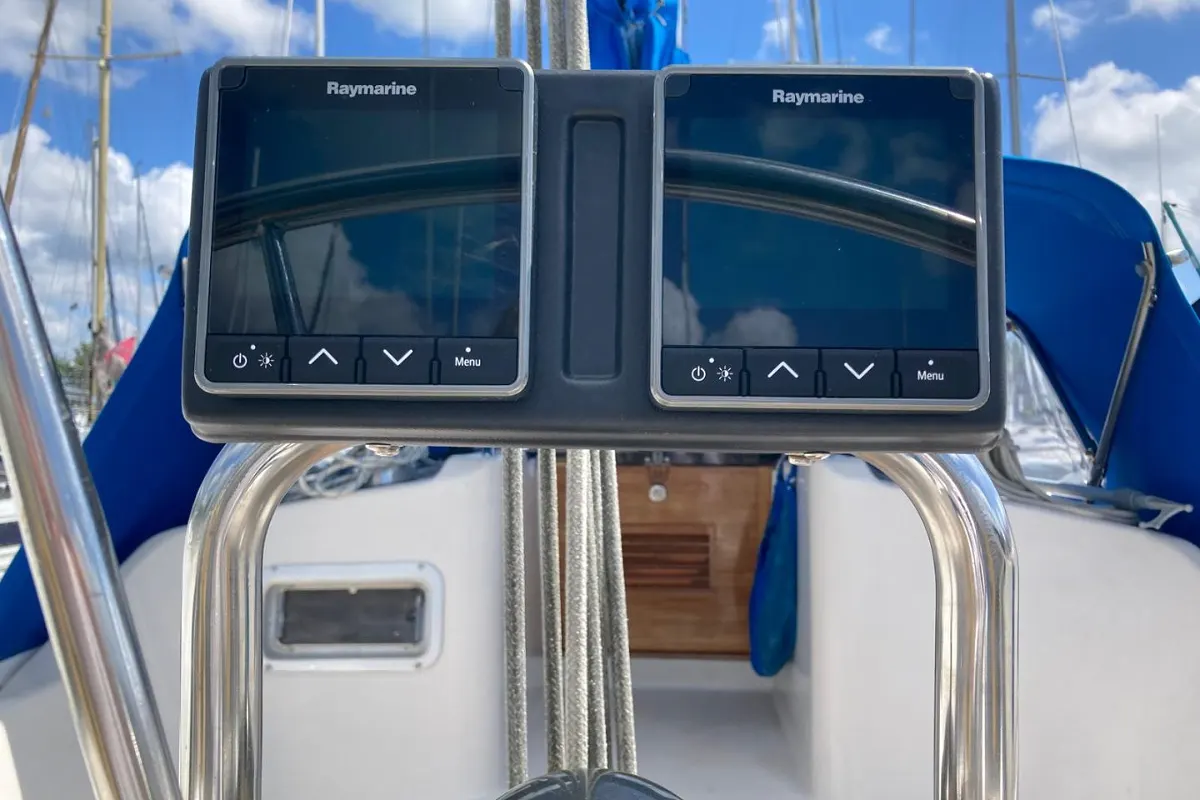 CS Yachts 36 Merlin 18