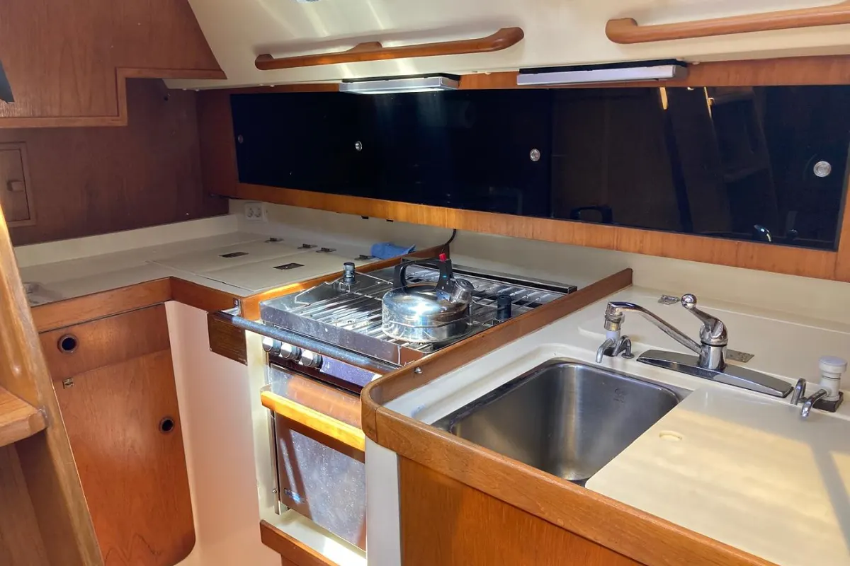 CS Yachts 36 Merlin 33