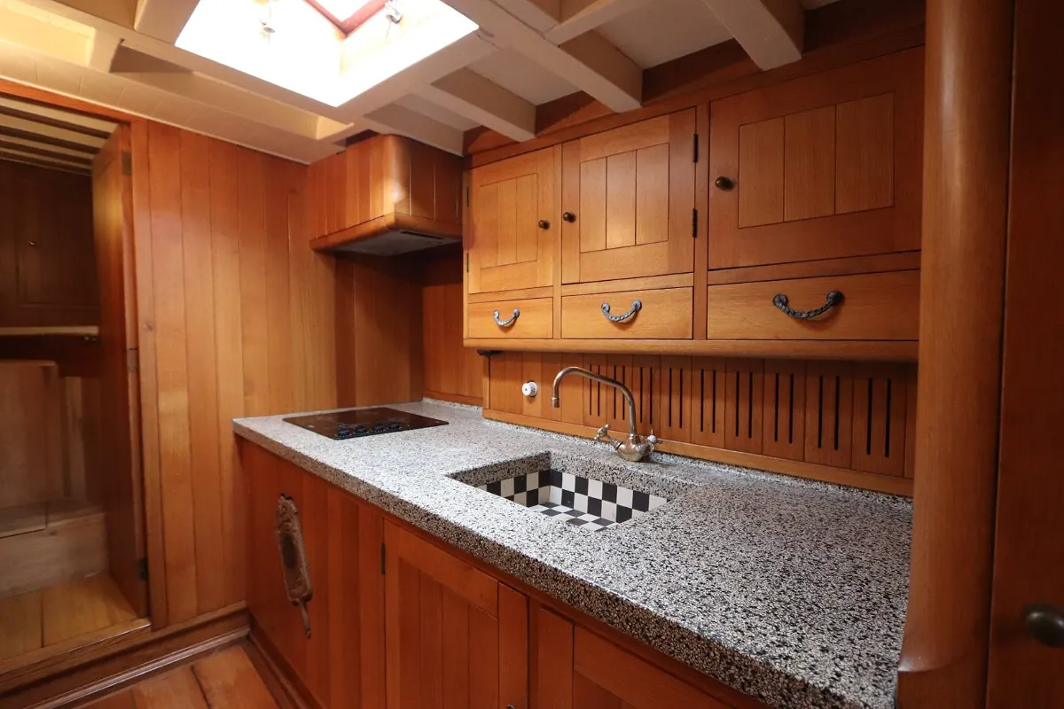 Dutch Botter Yacht 104