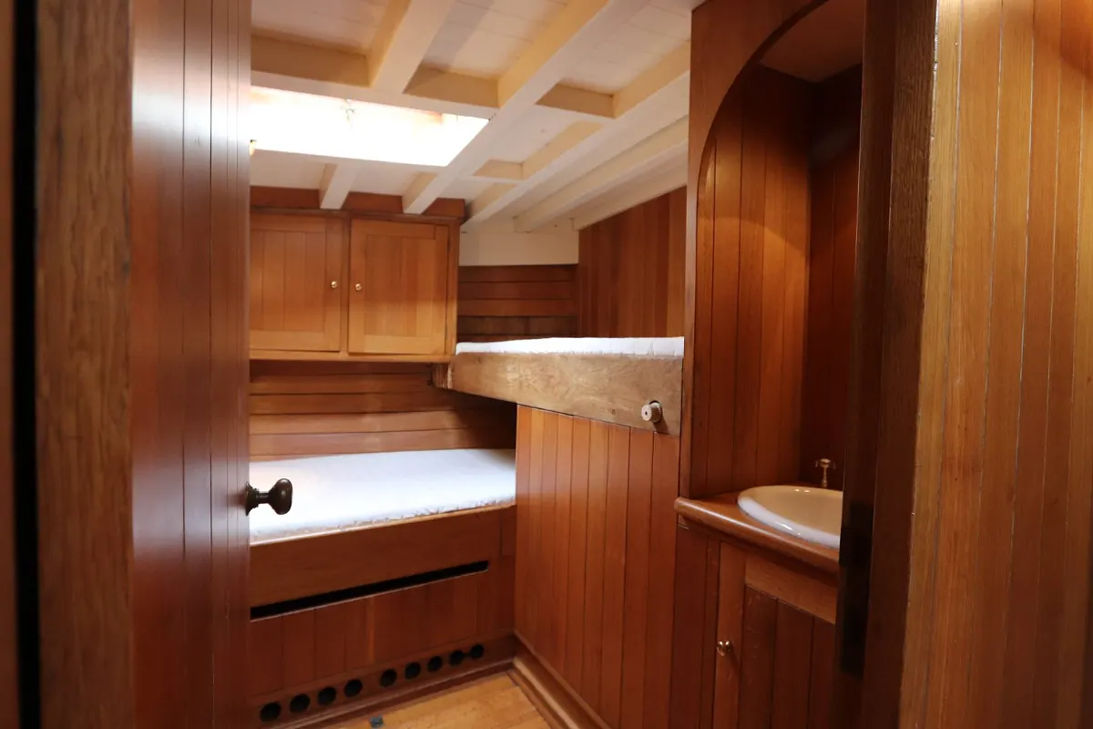 Dutch Botter Yacht 105
