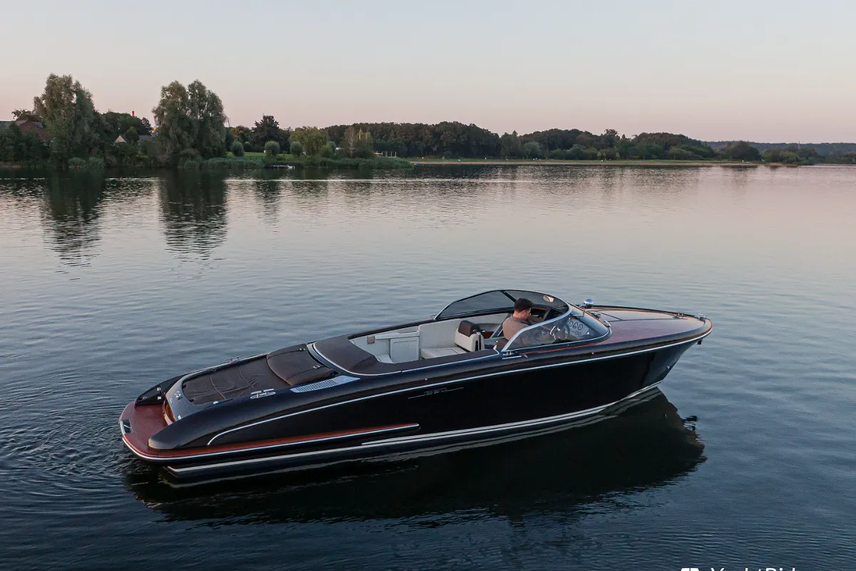 Riva Iseo 27 + Yanmar V8 320HP 6
