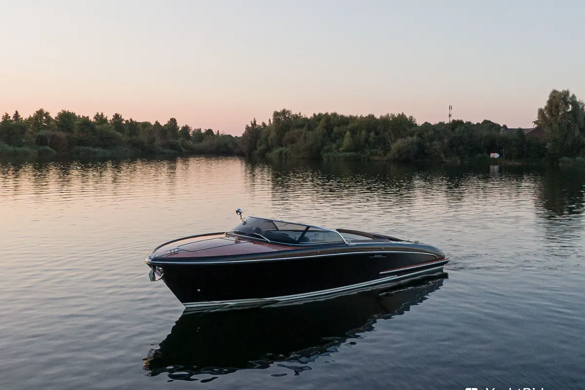 Riva Iseo 27 + Yanmar V8 320HP 7