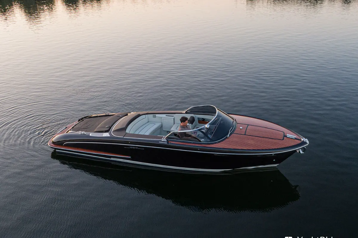 Riva Iseo 27 + Yanmar V8 320HP 8