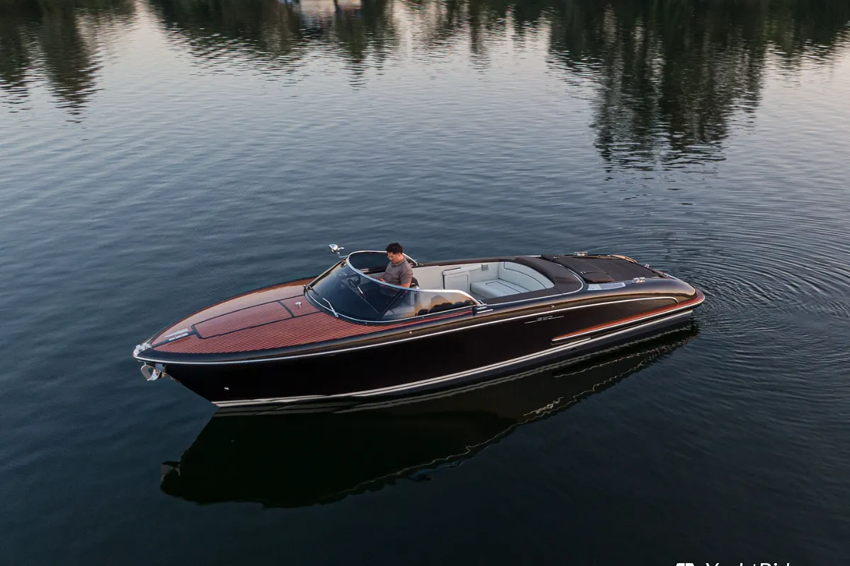 Riva Iseo 27 + Yanmar V8 320HP 9