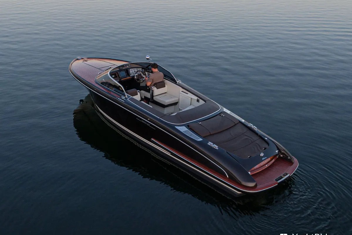 Riva Iseo 27 + Yanmar V8 320HP 10
