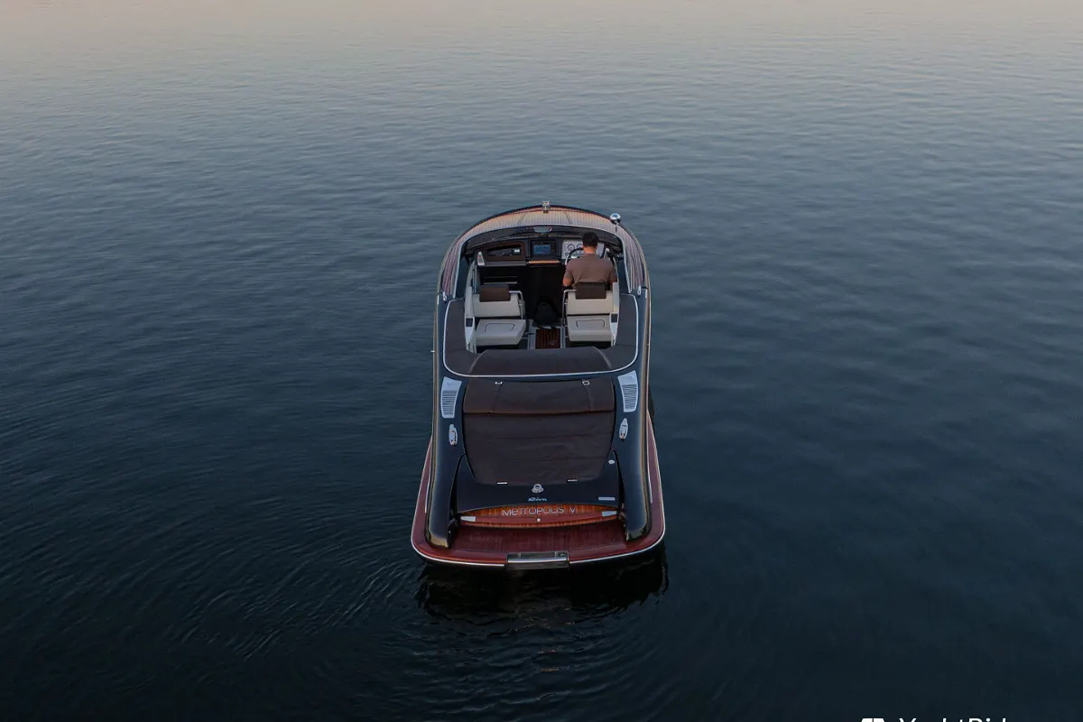 Riva Iseo 27 + Yanmar V8 320HP 11