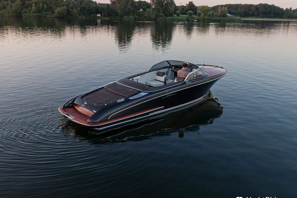 Riva Iseo 27 + Yanmar V8 320HP 12