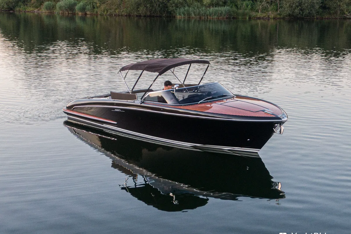Riva Iseo 27 + Yanmar V8 320HP 14