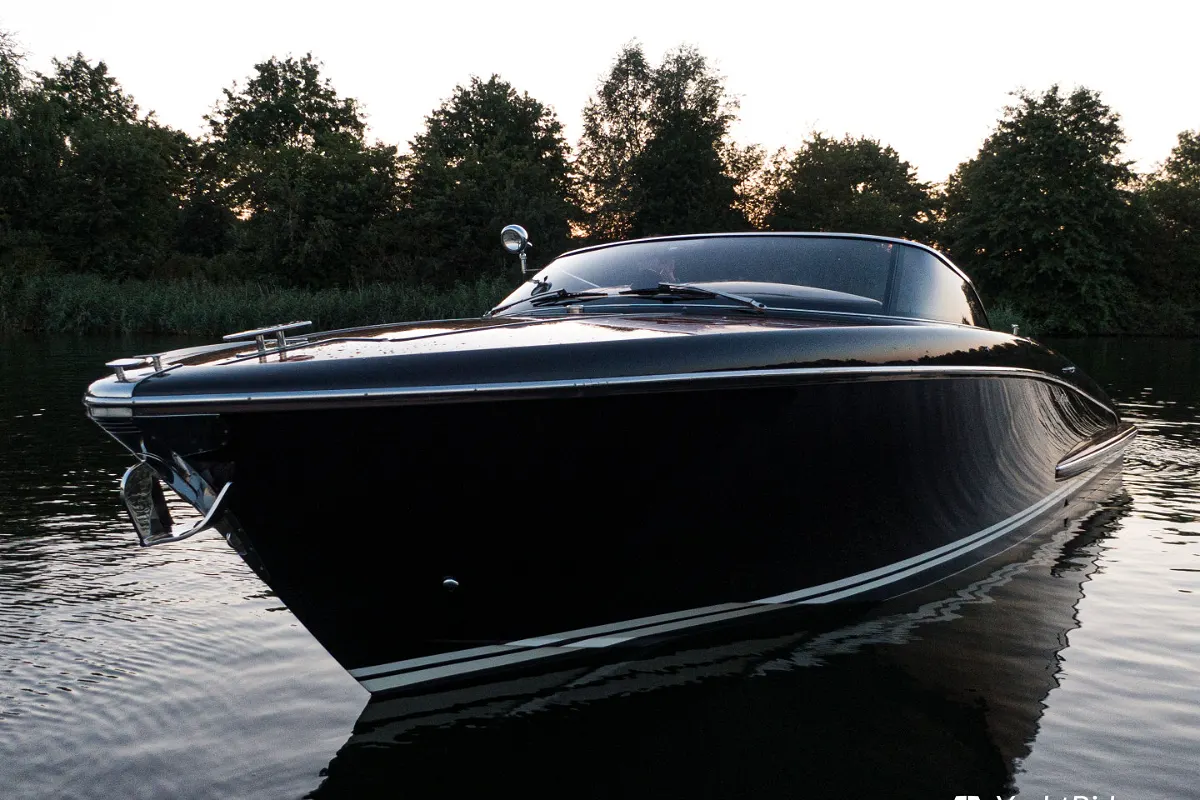Riva Iseo 27 + Yanmar V8 320HP 18