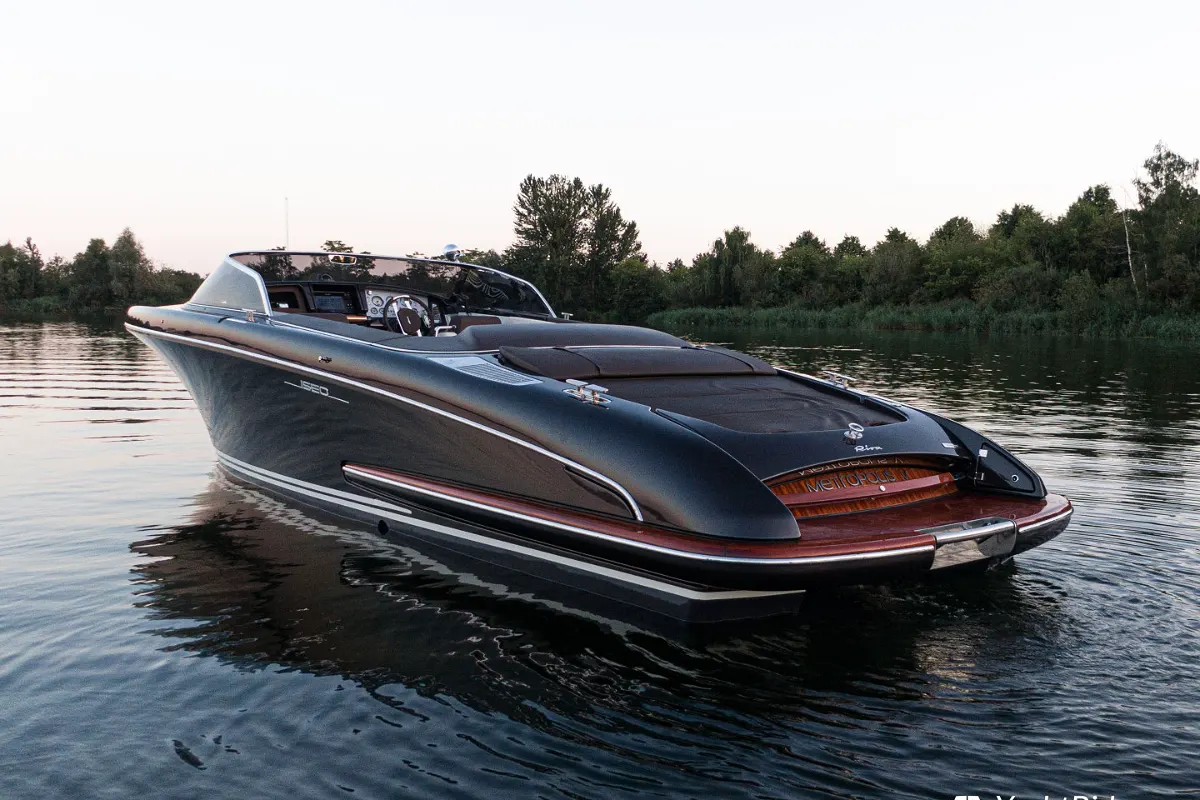 Riva Iseo 27 + Yanmar V8 320HP 21